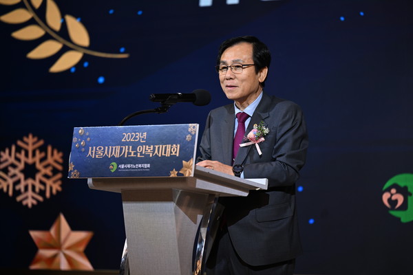 ▲ 재가노인복지대회 축사하는 강석주 위원장.
