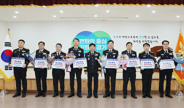 ▲ 우측에서 세 번째 재난예방과장 소방령 이상돈.