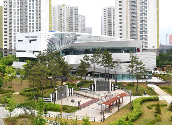 ▲ 하남시립도서관 전경.