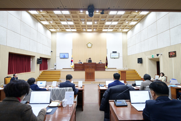 ▲ 연천군의회는 지난 21일 제11차 본회의를 끝으로 32일간의 제281회 제2차 정례회 의정활동을 마쳤다.