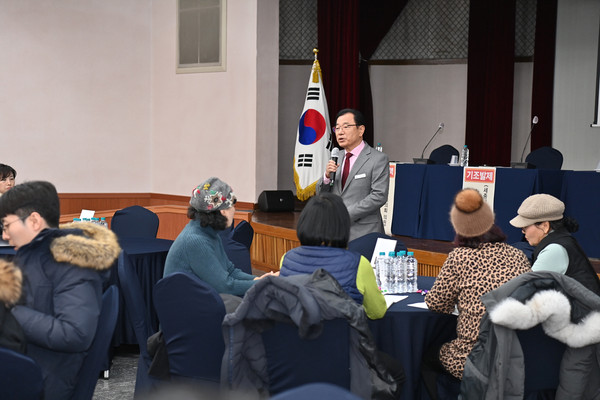 ▲ 이현재 하남시장이 인구정책 토론회에 참석해 인사말을 전하고 있다.