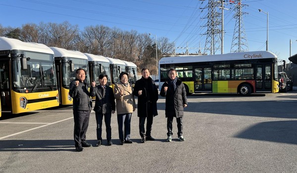 ▲ 김경희 이천시장 이천 시티링크 출고 현장 방문 모습.