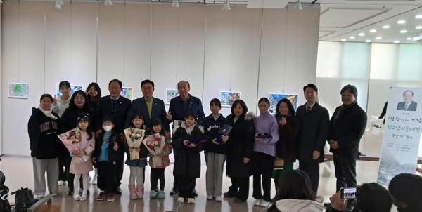 ▲ 동두천시 자유수호평화박물관 이호왕 박사 기념 청소년 미술대전 시상식 개최 모습.