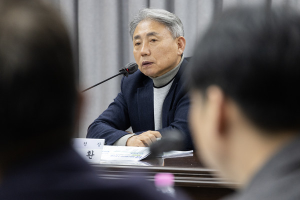 ▲ 윤환 계양구청장이 민선8기 공약사항 및 주요사업 추진실적 보고회를 주재하고 있다.