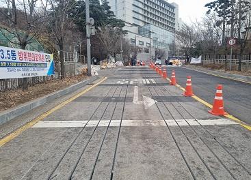 ▲ 도로열선 설치 모습.