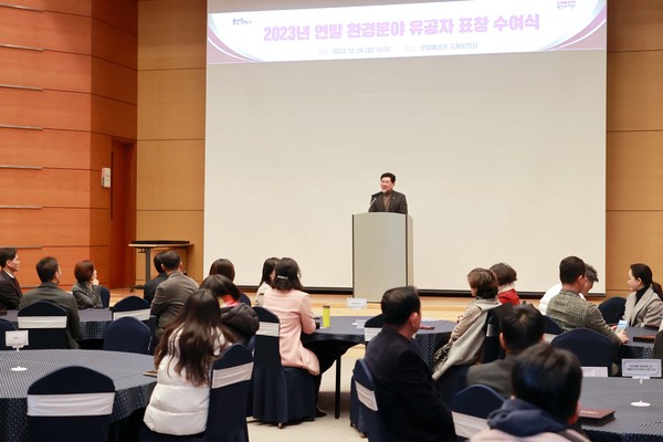 ▲ 이상일 용인특례시장이 연말 환경분야 유공자 표창 수여식에서 인사말을 하고 있다.