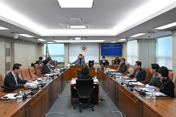 ▲ 서울특별시의회 지상철도 지하화 실현을 위한 특별위원회 회의 모습.