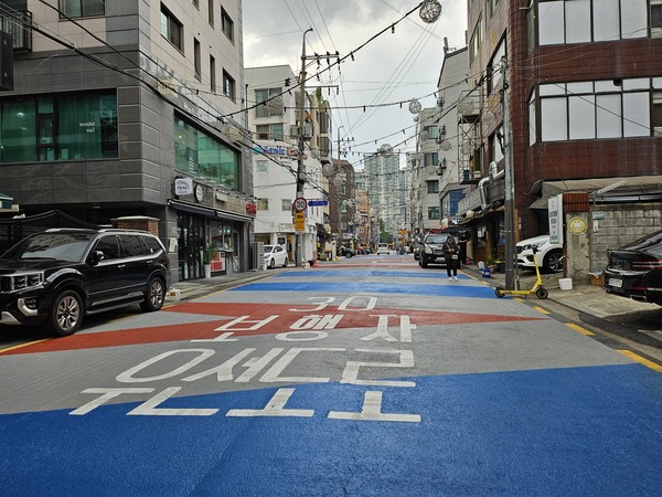 ▲ 명일초 통학로(고덕로38길).