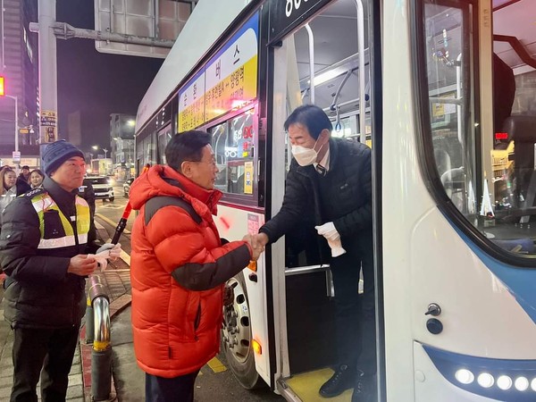 ▲ 전진선 양평군수 야간순회활동 모습.
