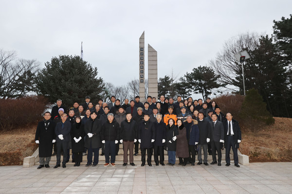 ▲ 옹진군 갑진년 새해맞이 참배 모습.