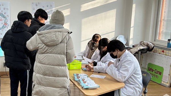 ▲ 행복한 마음약국 캠페인 진행 모습.