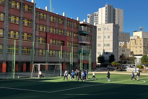 ▲ 안양초 축구교실 운영 모습.