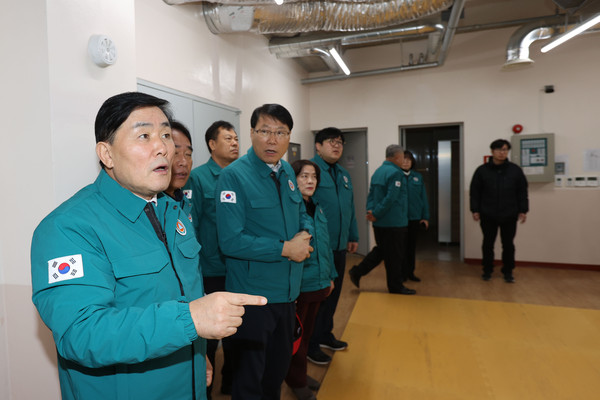 ▲ 문경복 옹진군수 연평면 안보태세 점검 실시 모습.