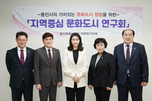 ▲ 오리엔테이션 기념 촬영. 왼쪽부터 이진규, 안치용, 박은선, 김상수, 김운봉 의원.
