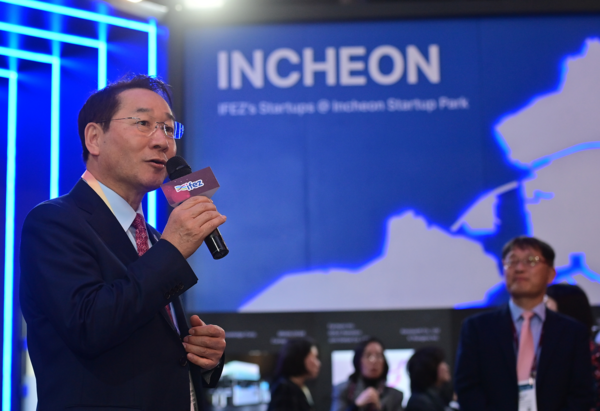▲ 유정복 인천시장이 CES 2024 인천·인천경제자유구역 홍보관 개막식에서 인사말을 하고 있다.