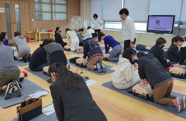 심폐소생술 실습교육 모습