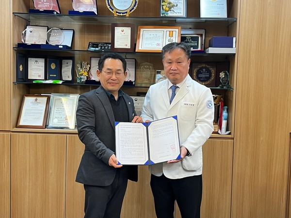 ▲ 이천시와 경기도의료원 이천병원 장기요양 재택의료센터 시범사업 협약 체결 모습.