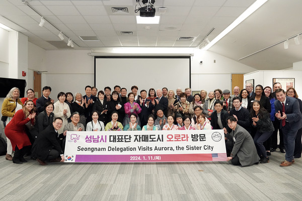 ▲ 마이크 코프만 오로라 시장이 주최하는 성남시 대표단 환영 만찬에 함께한 신상진 성남시장과 성남시대표단.