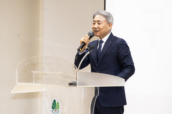 ▲ 윤환 계양구청장이 노인일자리 및 사회활동지원사업 참여자 발대식에서 인사말을 하고 있다.