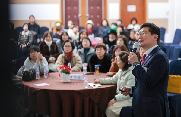 ▲ 이상일 용인특례시장이 (사)한국여성유권자연맹 신년인사회에 참석해 특강을 진행했다.