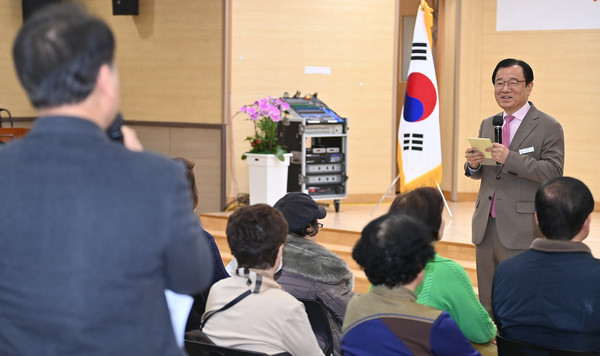 ▲ 이현재 하남시장이 미사1동 주민과의 대화를 진행하고 있다.