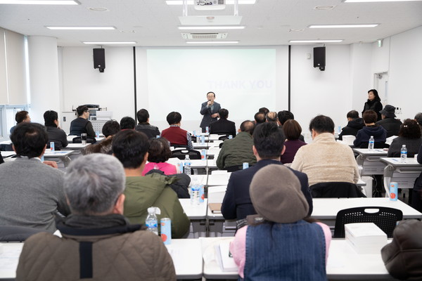 ▲ 김덕현 연천군수가 중소기업 지원시책 설명회에서 인사말을 하고 있다.
