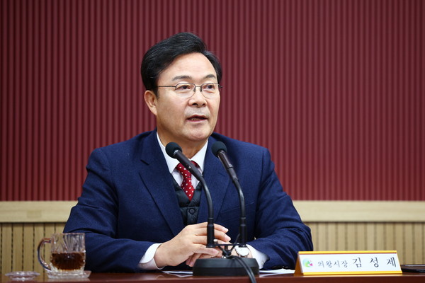 ▲ 김성제 의왕시장이 SNS서포터즈 발대식에서 인사말을 하고 있다.