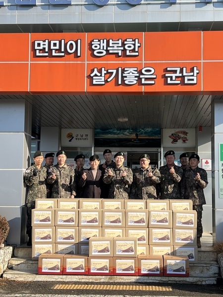 28사단 전차대대 간부 및 태풍가족봉사단, 취약계층에 생필품 키트 전달