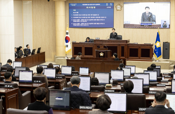▲ 안산시의회가 22일 제288회 임시회 제1차 본회의를 개최했다. 사진은 이날 본회의 중 한 장면.