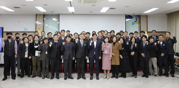 ▲ 안산도시공사, 새해 업무보고 단체사진.
