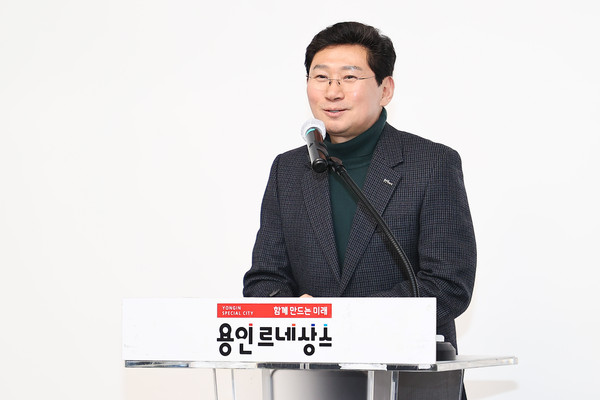 ▲ 이상일 용인특례시장이 소상공인 골목상권 지원 사업 설명회에 참석해 인사말을 하고 있다.