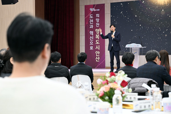 ▲ 이민근 안산시장이 안산시 시민동행위원회 신년총회에서 인사말을 하고 있다.