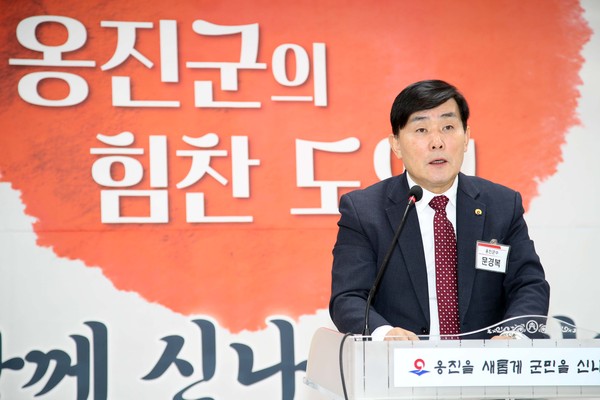 ▲ 문경복 옹진군수 갑진년 덕적면 연두방문 실시 모습.