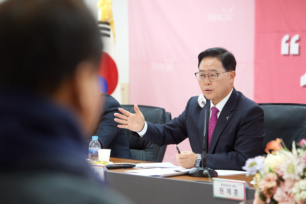 ▲ 강수현 양주시장이 읍면동 순회간담회를 주재하고 있다.