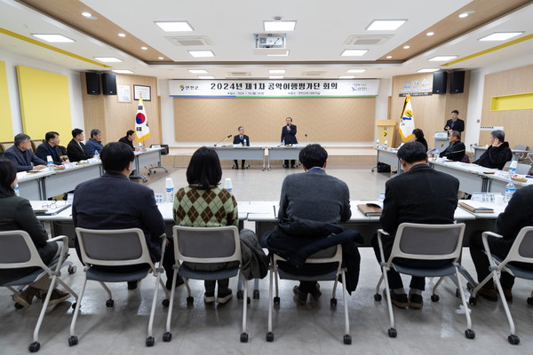 ▲ 연천군 공약이행평가단 회의 개최 모습.