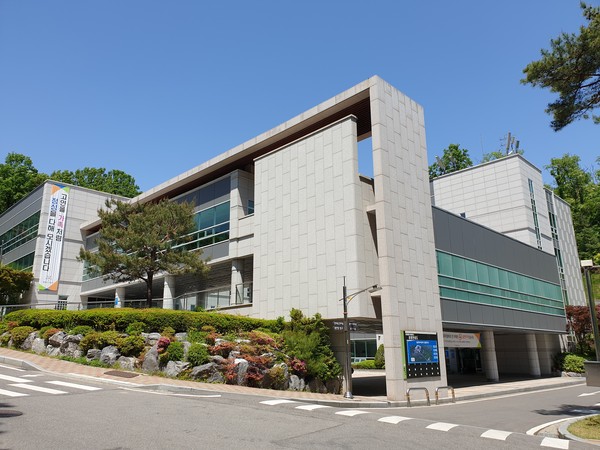 안전한 이용 위해 설 연휴기간 제례실 폐쇄 및 교통 통제