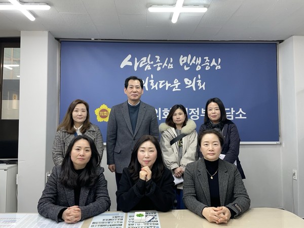 ▲ 이영봉 의원, 경기도 교복 통합지원 사업 정담회 개최 모습.