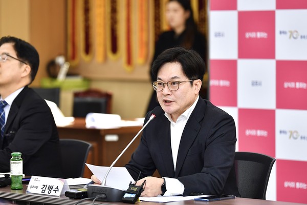▲ 김병수 김포시장이 신년 언론 시정설명회를 주재하고 있다.