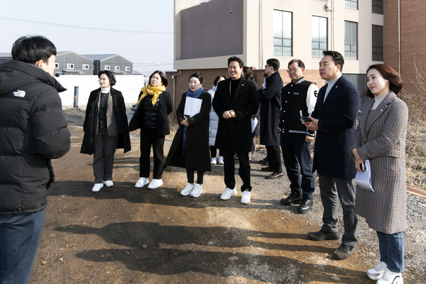 ▲ 행복위 문화복지분야 현장행정, 덕포진누리마을 방문 모습.