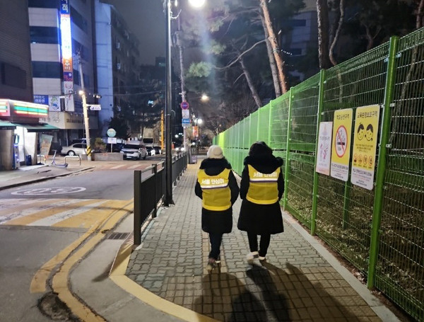 ▲ 안심귀가스카우트 순찰 느낌.