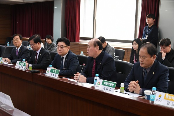 ▲ 박형덕 동두천시장이 경기 북부 의과대학 신설 촉구 공동성명에서 발언하고 있다.