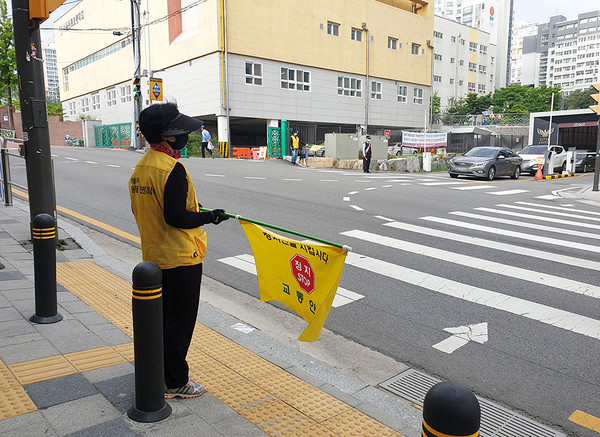 ▲ 동작구가 학생, 학부모 모두가 안심할 수 있는 통학 환경을 조성하기 위해 ‘동작구 등하교 안전지원단’ 170명을 채용한다.