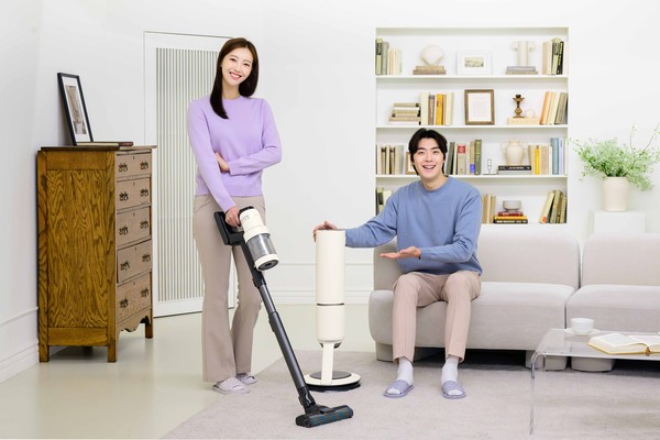 ▲ 삼성전자가 흡입력과 AI 기능을 강화한 무선 스틱 청소기 '비스포크 제트 AI' 신제품을 8일 출시한다. (사진 = 업체 제공)