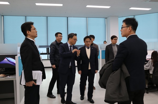 ▲ 오후석 경기도 행정2부지사 광역이동지원센터 방문 모습.