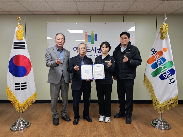 ▲ 머리카락 기부 전달식.