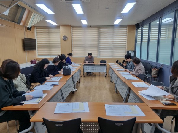 ▲ 안양군포의왕과천 공동급식지원센터는 지난 7일에 안양시 먹거리종합지원센터에서 2024학년도 1차 식재료 선정관리 위원회를 개최했다.