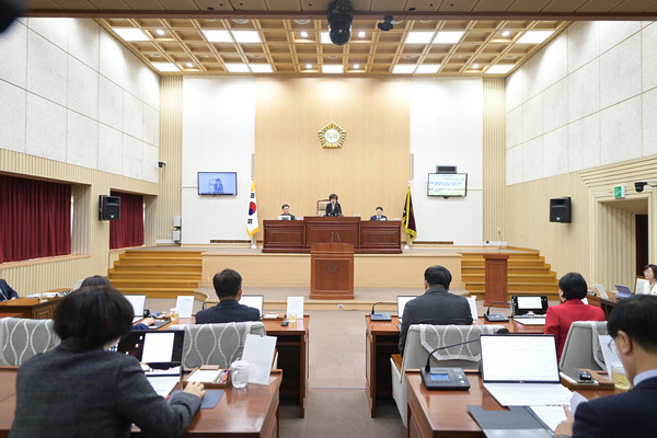 ▲ 연천군의회는 13일 제283회 임시회를 개회하고 3일간의 의정활동에 들어갔다.