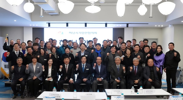 ▲ 하남시의회가 2월 13일 창우동 소재 벤처센터 미디어홀에서 (사)하남시기업인협의회와 간담회를 갖고 관내 기업 현안 해소를 위한 소통의 시간을 가졌다.