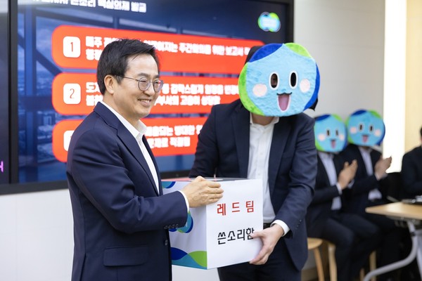 ▲ 레드팀 쓴소리 청취하는 김동연 경기도지사.