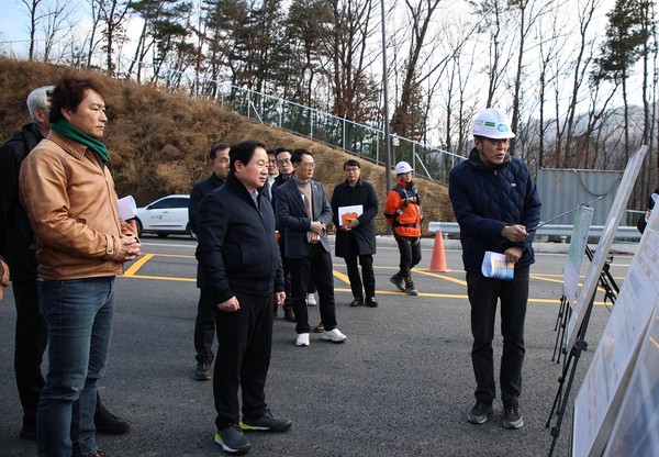 ▲ 주광덕 남양주시장 국지도 98호선 점검 실시 모습.